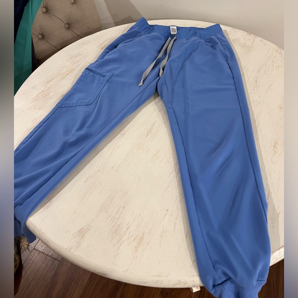 Wear figs Zamora Jogger scrub pants. Size XS/P. Color: ceil blue